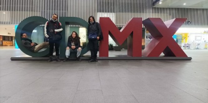 Artistas de Suba en el aeropuerto Benito Juárez de Ciudad de México