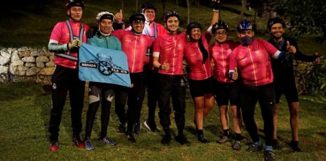 grupo de ciclistas en Suba