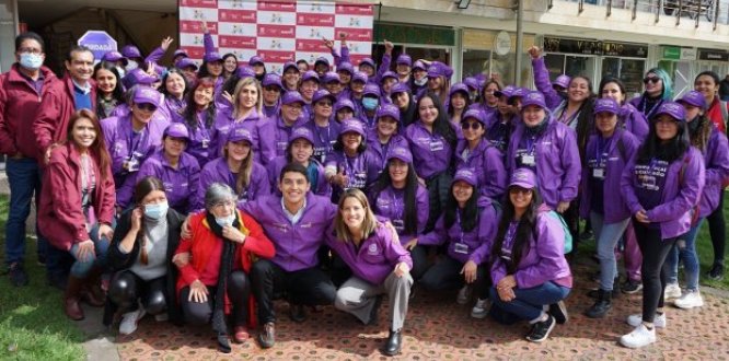 Integrantes de la Red Local de Mujeres, agrupadas para una foto en su lanzamiento