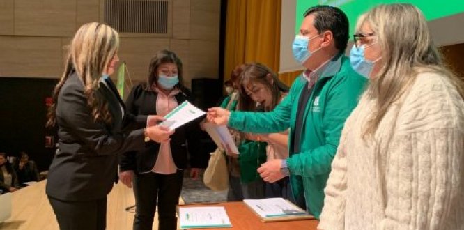 Graduación de mujeres que hacen parte del programa 'Mujeres reverdecen'.