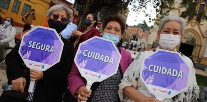 Tres mujeres subanas en la conmemoración del Día Internacional de la Mujer