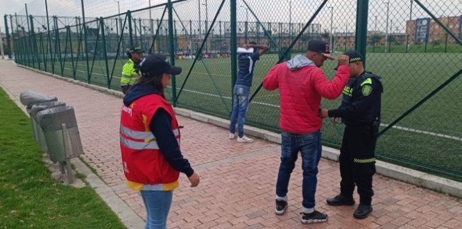 Jóven en requisa por la policía