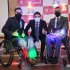 El alcalde local de Suba, Julián Moreno, con dos deportistas paralímpicos ganadores de la gran Noche de Gala