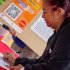Personas votando