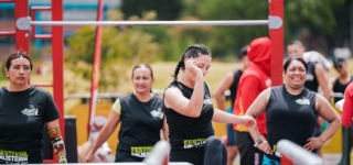 Mujeres Practicando Actividad Física