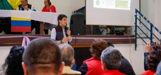 Alcalde local expone ante los líderes (sas) comunales